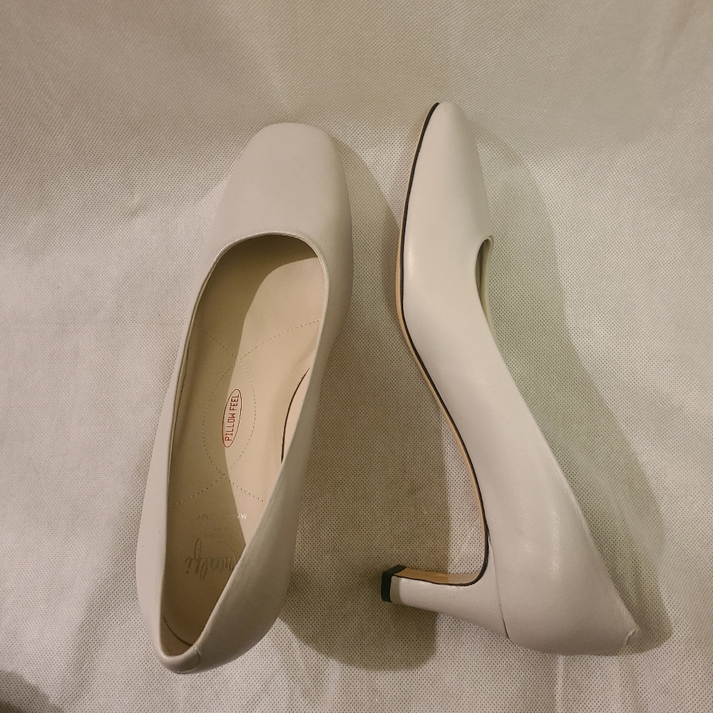 Amalfi by Rangoni Women's Sven Leather Pump in Beige Sz 11